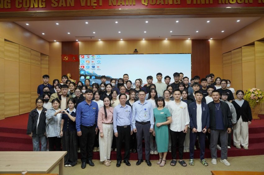 Sinh viên ngành Điều dưỡng Trường Cao Đẳng Y Dược Phú Thọ thực hành lâm sàng tại Bệnh viện Sản nhi tỉnh Phú Thọ