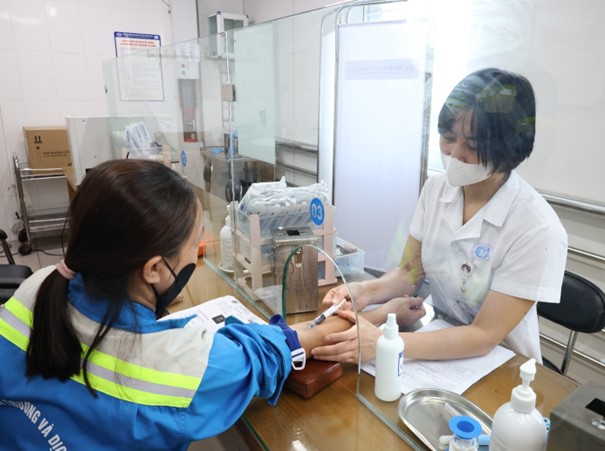 Hơn 300 cán bộ, nhân viên Công ty Cổ phần Môi trường và Dịch vụ đô thị Việt Trì được khám sức khỏe định kỳ tại Bệnh viện Đa khoa tỉnh Phú Thọ