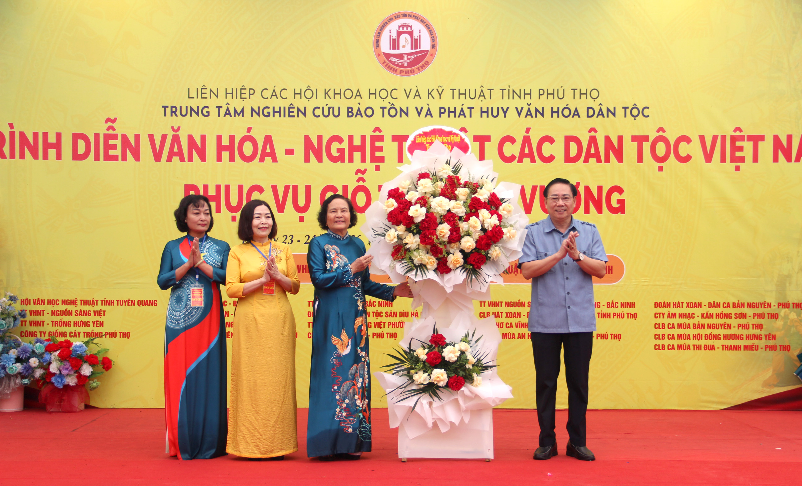 Khai mạc chương trình trình diễn văn hóa - nghệ thuật các  dân tộc Việt Nam phục vụ Giỗ Tổ Hùng Vương