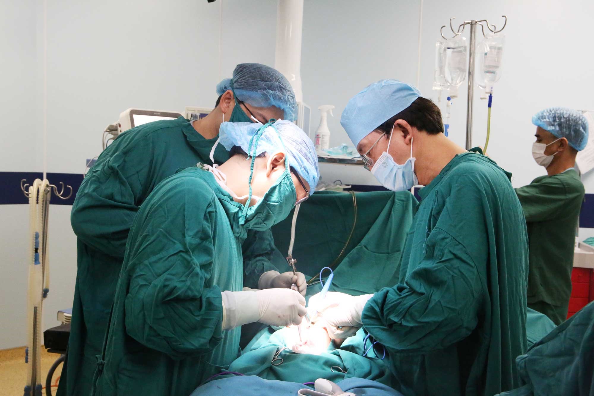 Liên tục tiếp nhận các trường hợp trẻ tai nạn thương tích trong dịp hè