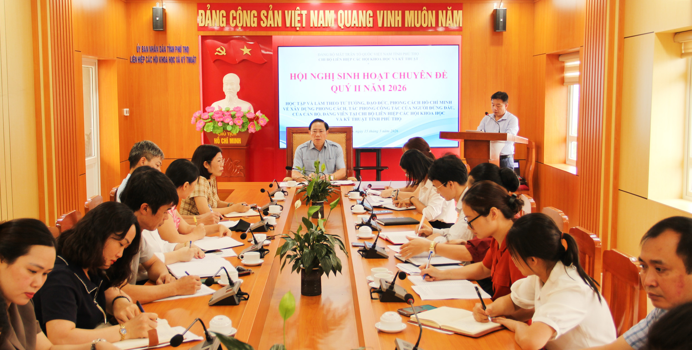 Hội nghị sinh hoạt chuyên đề học tập và làm theo tư tưởng đạo đức, phong cách Hồ Chí Minh về xây dựng phong cách, tác phong công tác của người đứng đầu, của cán bộ, đảng viên trong Chi bộ