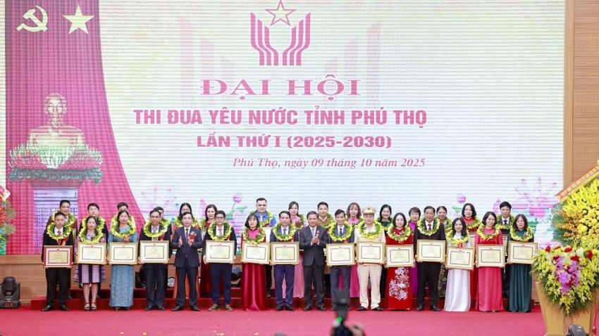 Trung tâm đột quỵ - Bệnh viện Đa khoa tỉnh Phú Thọ vinh dự được nhận Bằng khen tại Đại hội Thi đua yêu nước tỉnh Phú Thọ lần thứ I