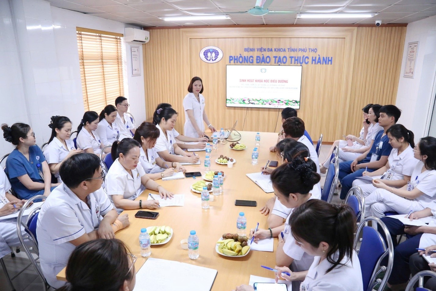 Sinh hoạt khoa học điều dưỡng: Nâng cao chất lượng chăm sóc vết thương, hướng tới an toàn người bệnh