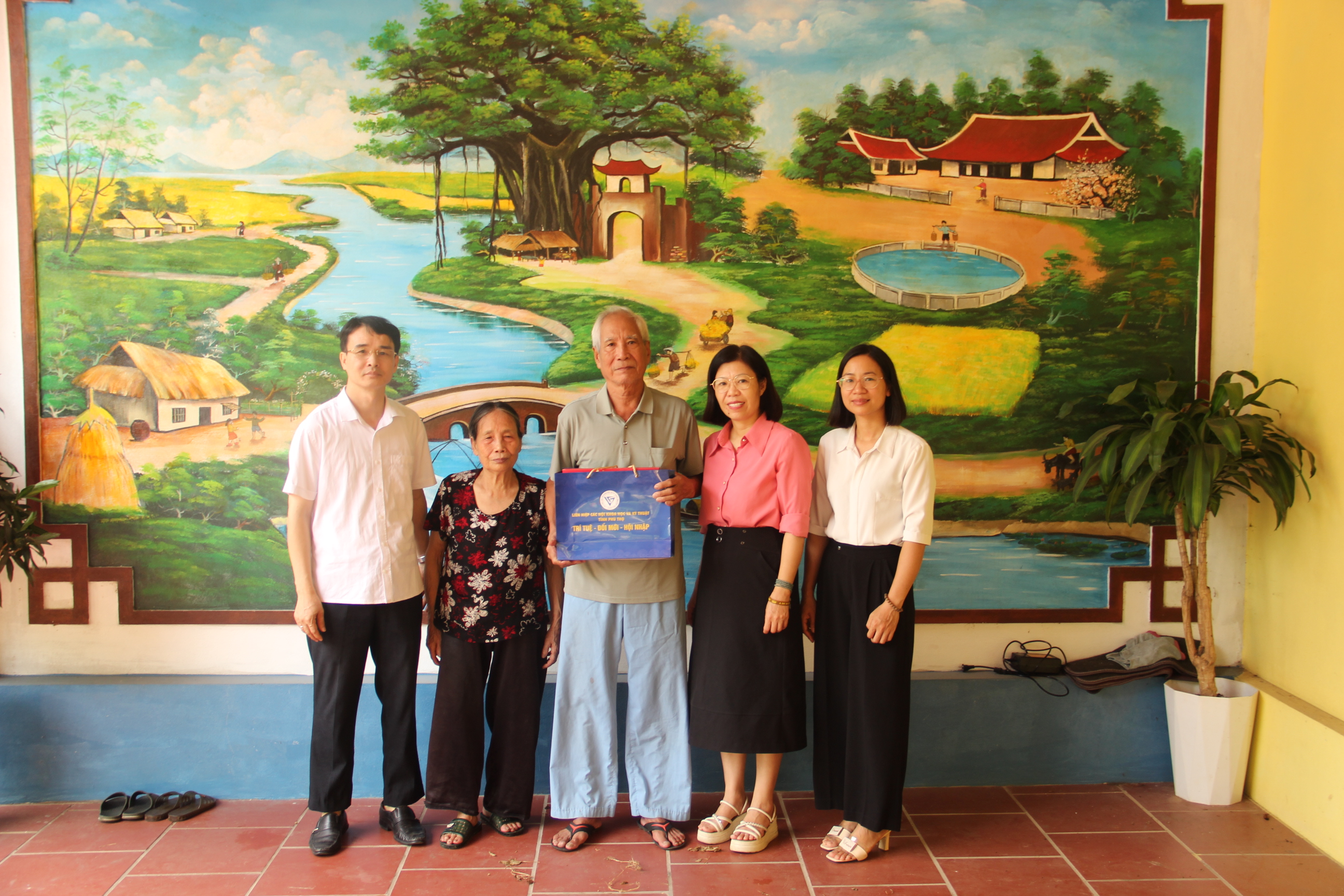 Liên hiệp các Hội Khoa học và Kỹ thuật tỉnh thăm, tri ân gia đình người có công nhân dịp kỷ niệm Ngày Thương binh - Liệt sĩ 27/7