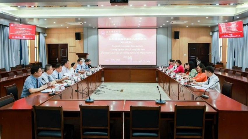 Trường Đại học Hùng Vương thăm và làm việc với các trường Đại học tiêu biểu tại tỉnh Quảng Tây, Trung Quốc