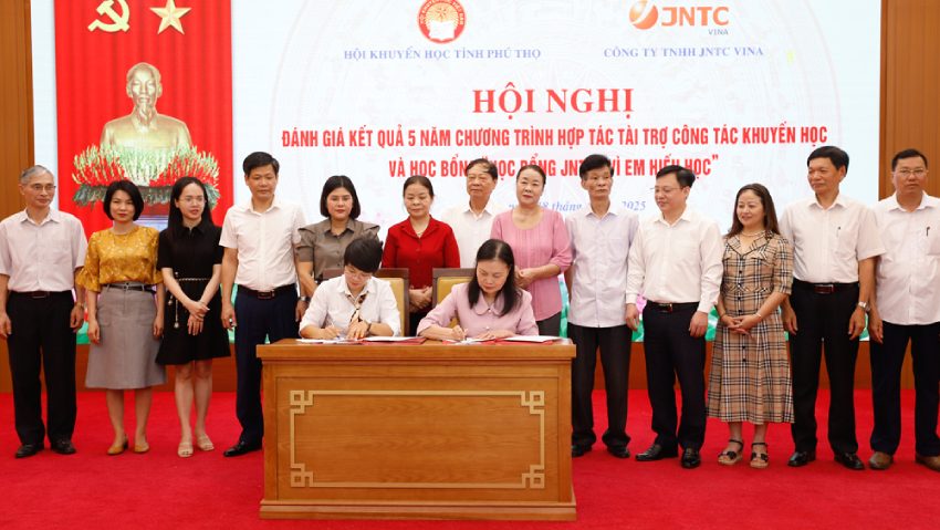 Đánh giá kết quả 5 năm chương trình hợp tác tài trợ công tác khuyến học và “Học bổng JNTC - Vì em hiếu học”