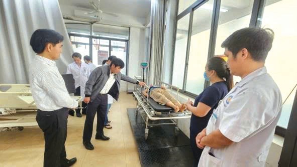 Nghiên cứu cải tiến cân sàn điện tử phục vụ bệnh nhân nặng tại Bệnh viện Đa khoa Hòa Bình
