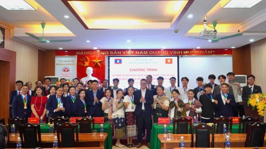 Trường Đại học Hùng Vương long trọng tổ chức chương trình kỷ niệm 50 năm Quốc khánh nước CHDCND Lào (02/12/1975-02/12/2025)