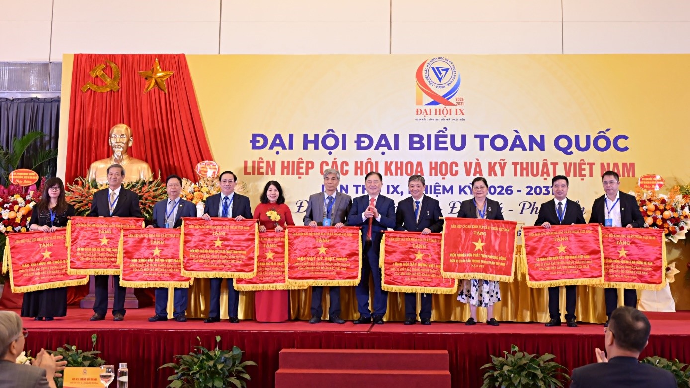 Liên hiệp Các hội Khoa học và Kỹ thuật Phú Thọ nhận Cờ thi đua xuất sắc của Liên hiệp các Hội Khoa học và Kỹ thuật Việt Nam